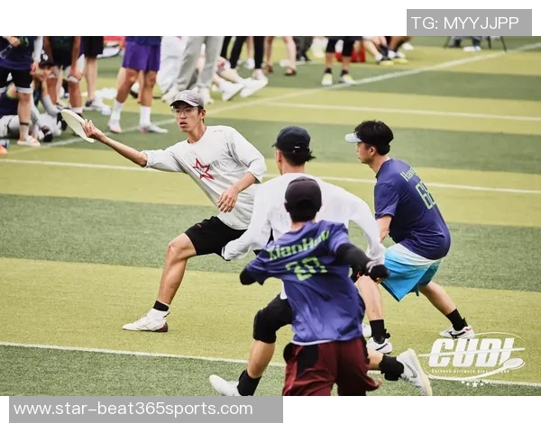 西安飞盘队团队协作引发热议运动飞盘的争议与发展探讨 西安飞盘队团队协作引发热议运动飞盘的争议与发展探讨